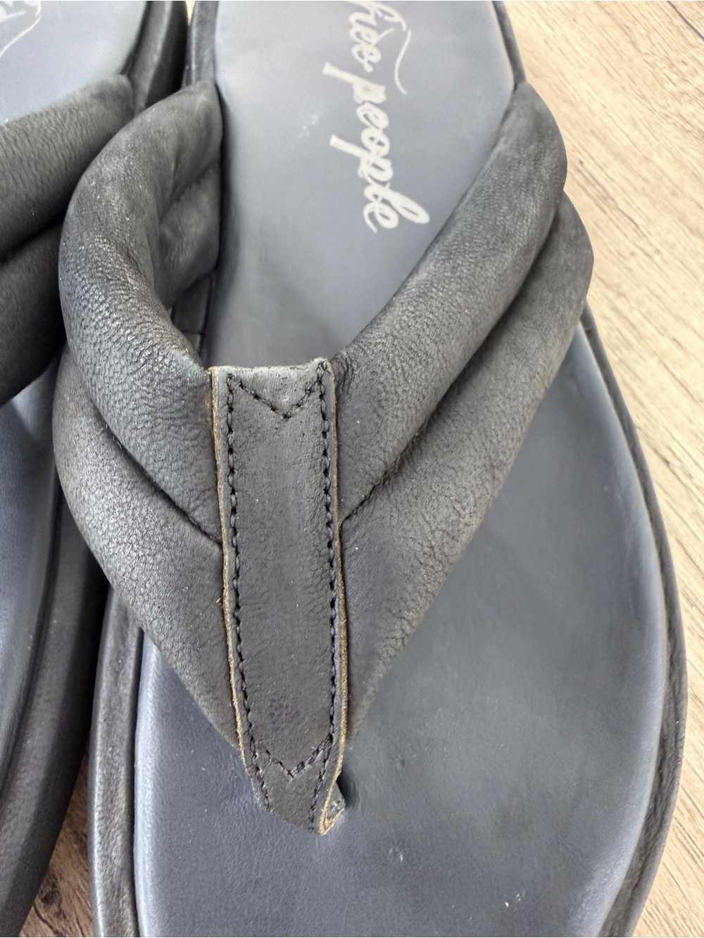 Free People Black Quilted Padded Flip-Flop Sandals - Picture 5 of 7